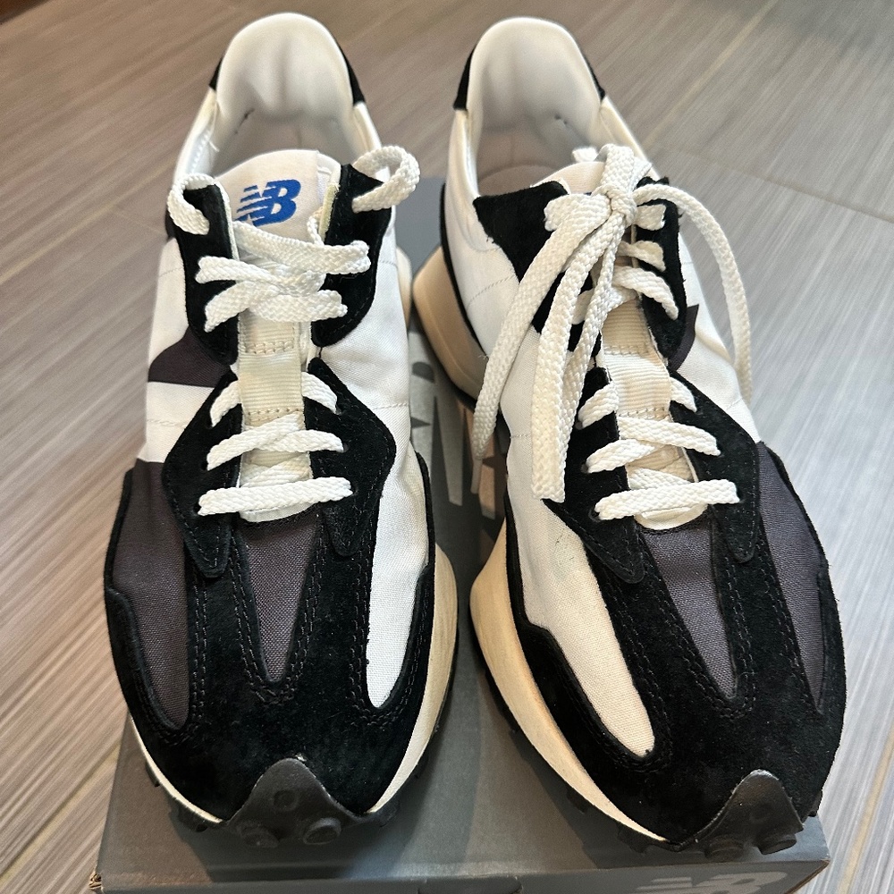 New Balance 327 black/white size men’s 8 fits women’s size 9/9.5